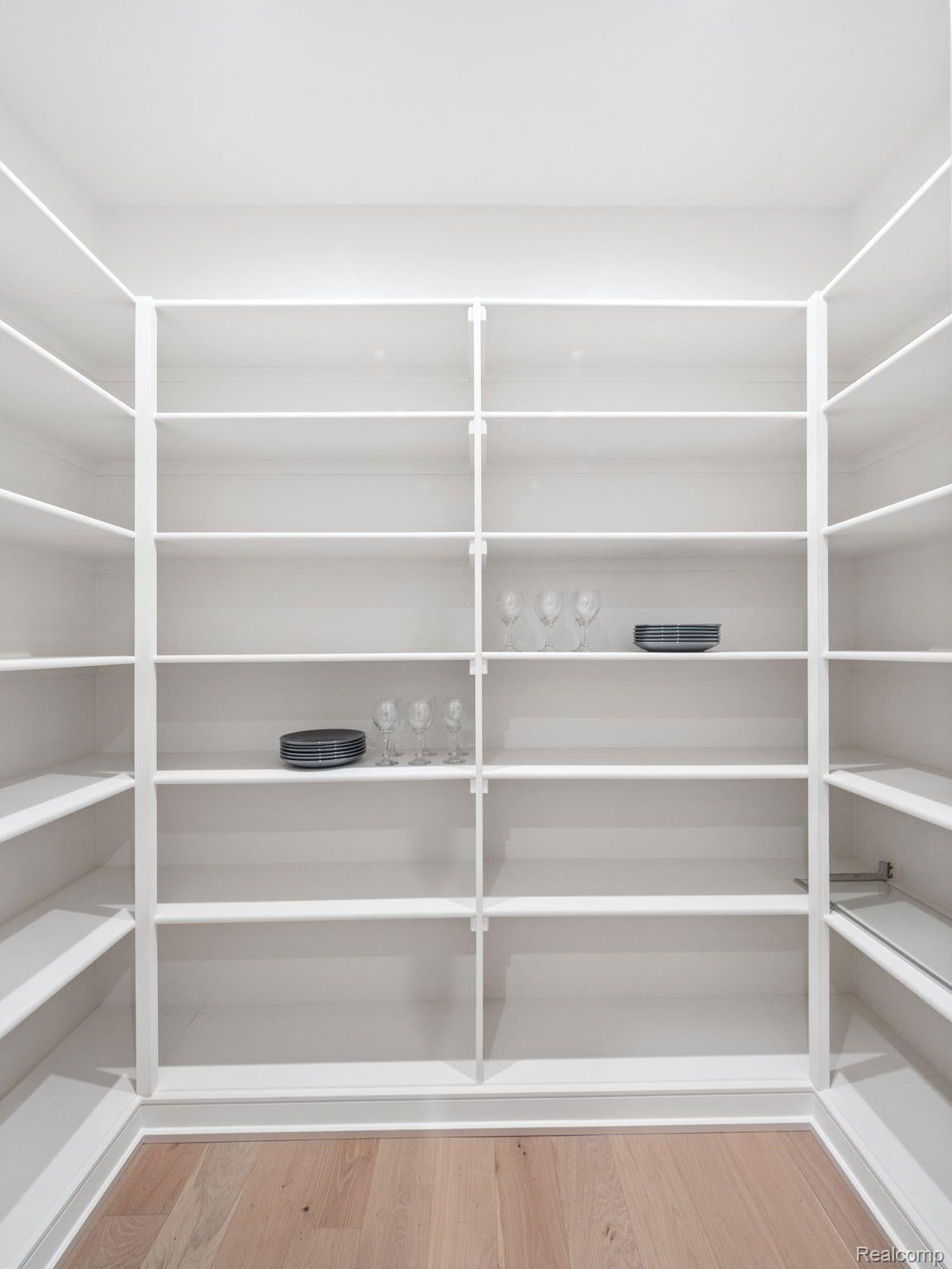 Orchardlake, Michigan, 48323, United States, ,4 BathroomsBathrooms,Residential,Pending,1850633