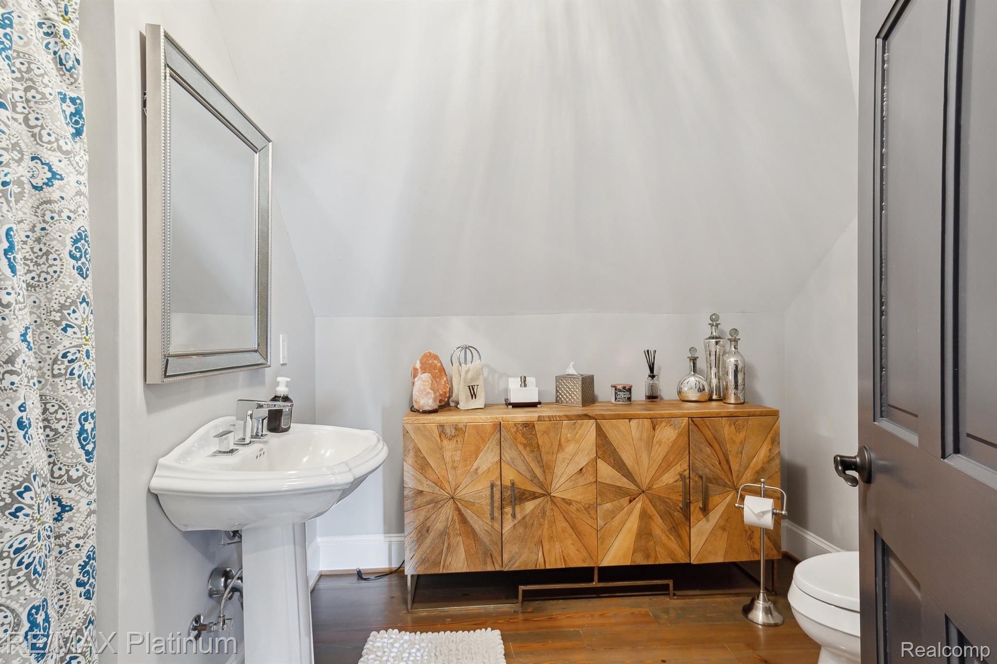 Pinckney, Michigan, 48169, United States, 5 Bedrooms Bedrooms, ,7 BathroomsBathrooms,Residential,Active,2014605