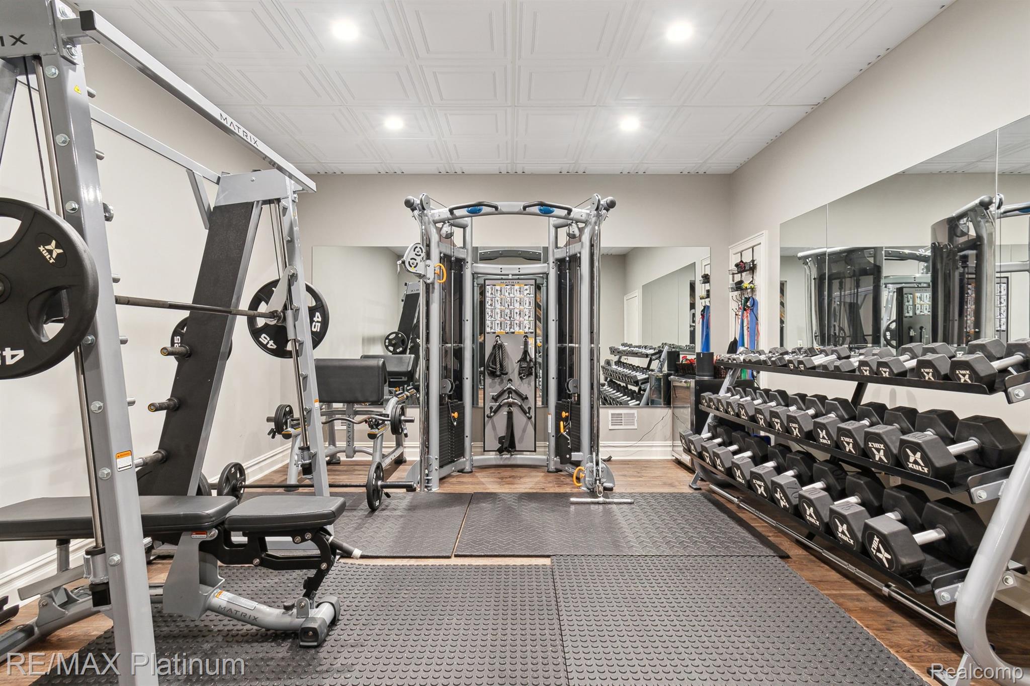 Pinckney, Michigan, 48169, United States, 5 Bedrooms Bedrooms, ,7 BathroomsBathrooms,Residential,Active,1954026