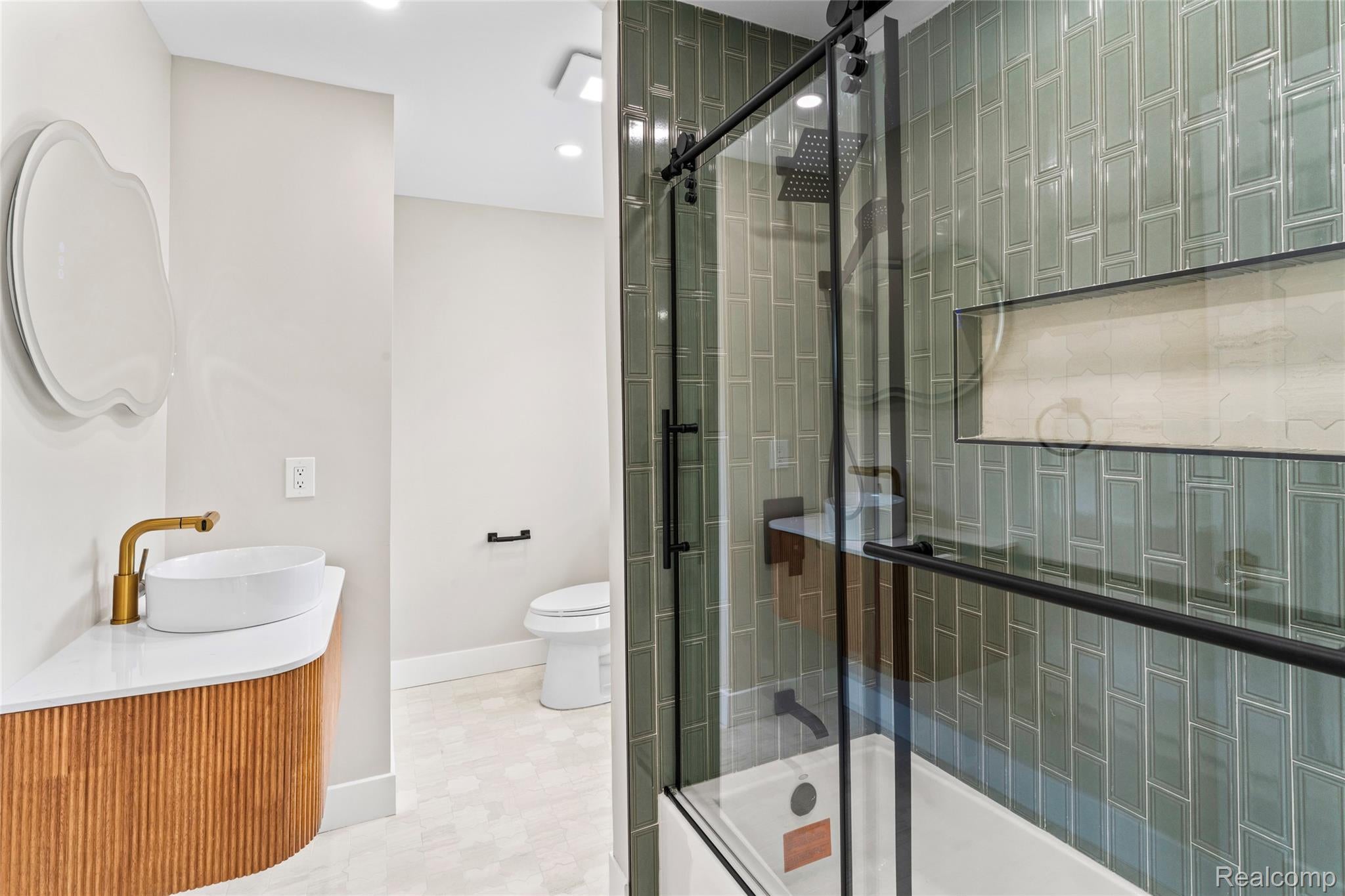 Detroit, Michigan, 48201, United States, 5 Bedrooms Bedrooms, ,6 BathroomsBathrooms,Residential,Active,1963411