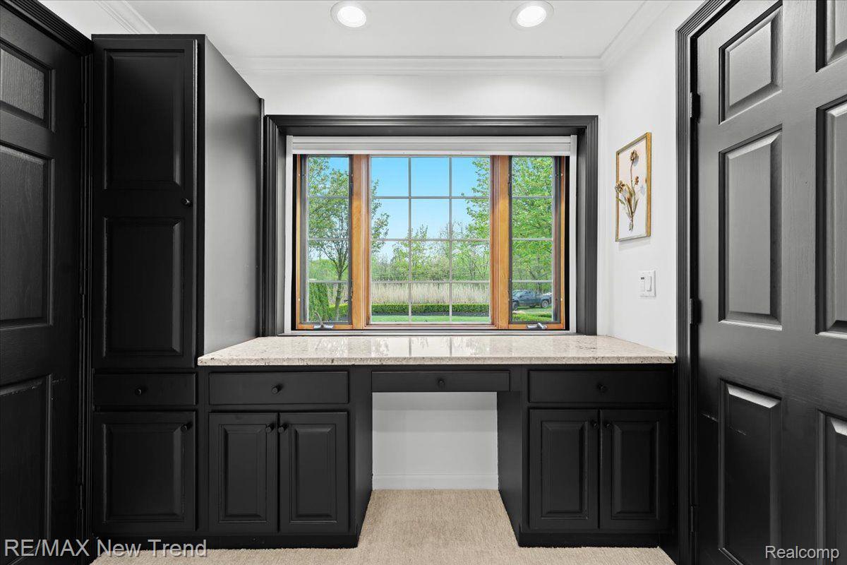 Walledlake, Michigan, 48390, United States, 4 Bedrooms Bedrooms, ,4 BathroomsBathrooms,Residential,Pending,1904161