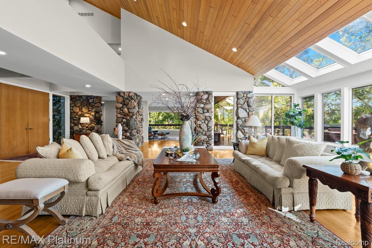 Howell, Michigan, 48843, United States, 4 Bedrooms Bedrooms, ,6 BathroomsBathrooms,Residential,Active,1973360