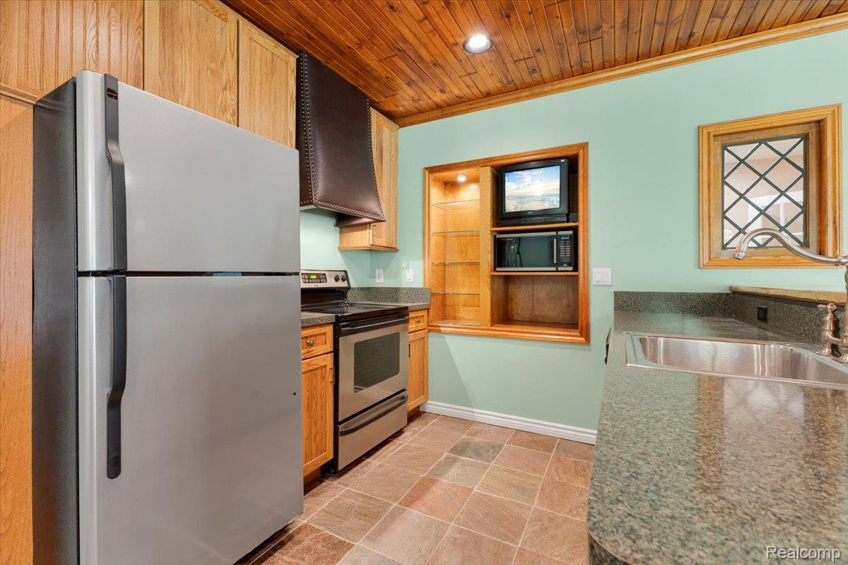 Rochester, Michigan, 48306, United States, 5 Bedrooms Bedrooms, ,6 BathroomsBathrooms,Residential,Active,2009426