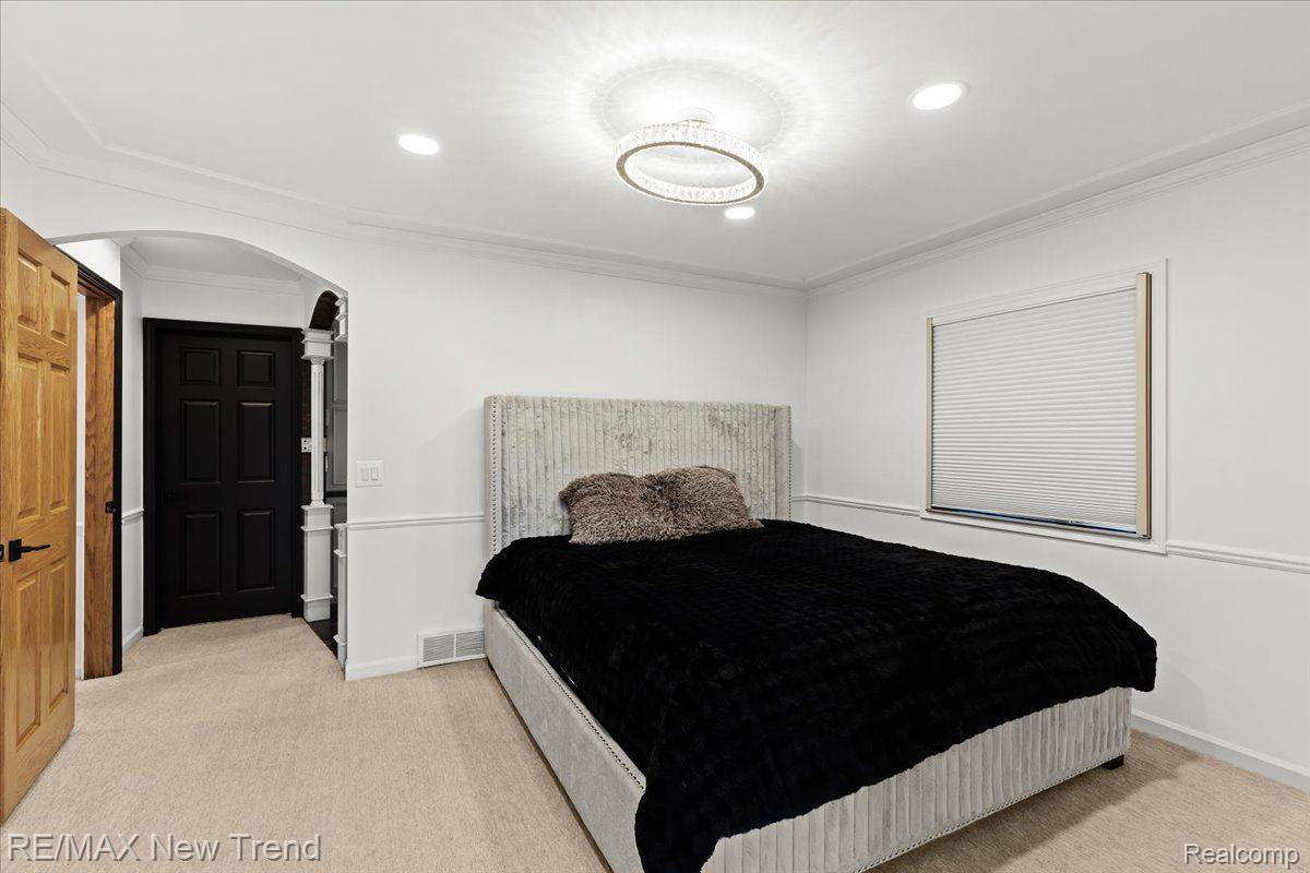 Walledlake, Michigan, 48390, United States, 4 Bedrooms Bedrooms, ,4 BathroomsBathrooms,Residential,Pending,1904161