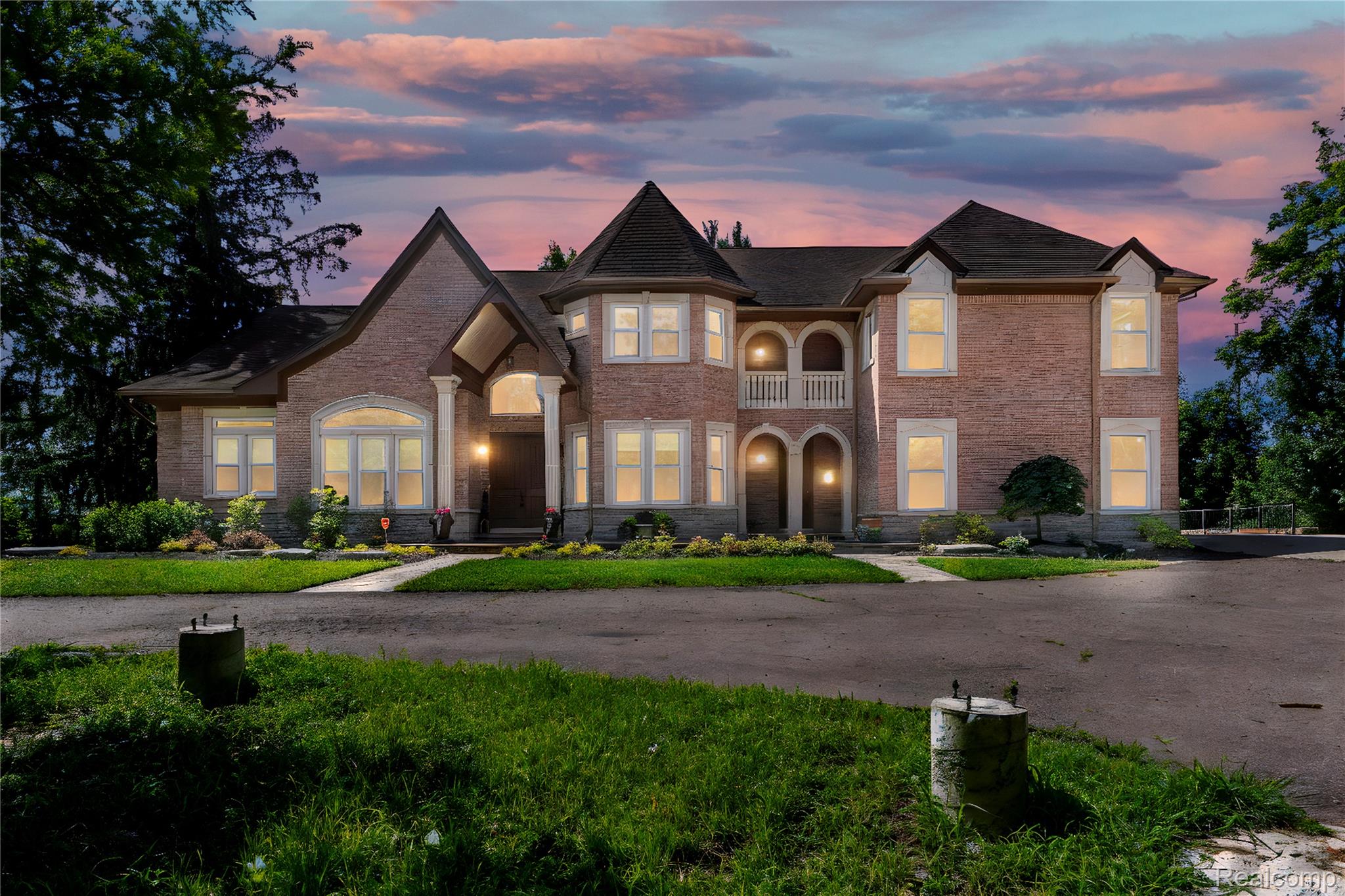 Northville, Michigan, 48167, United States, 5 Bedrooms Bedrooms, ,6 BathroomsBathrooms,Residential,Active,1905093