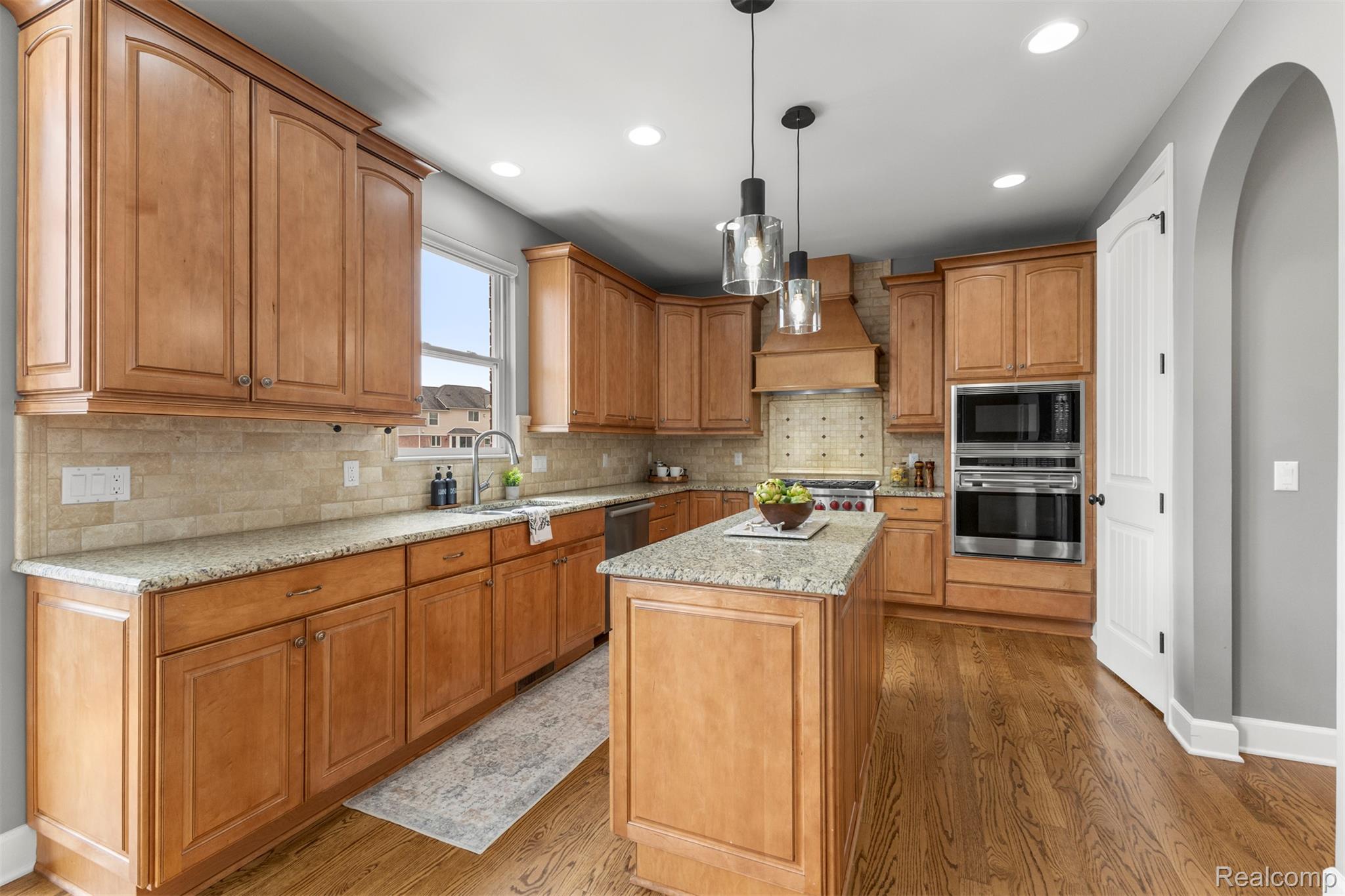 Southlyon, Michigan, 48178, United States, 4 Bedrooms Bedrooms, ,5 BathroomsBathrooms,Residential,Active,2045027