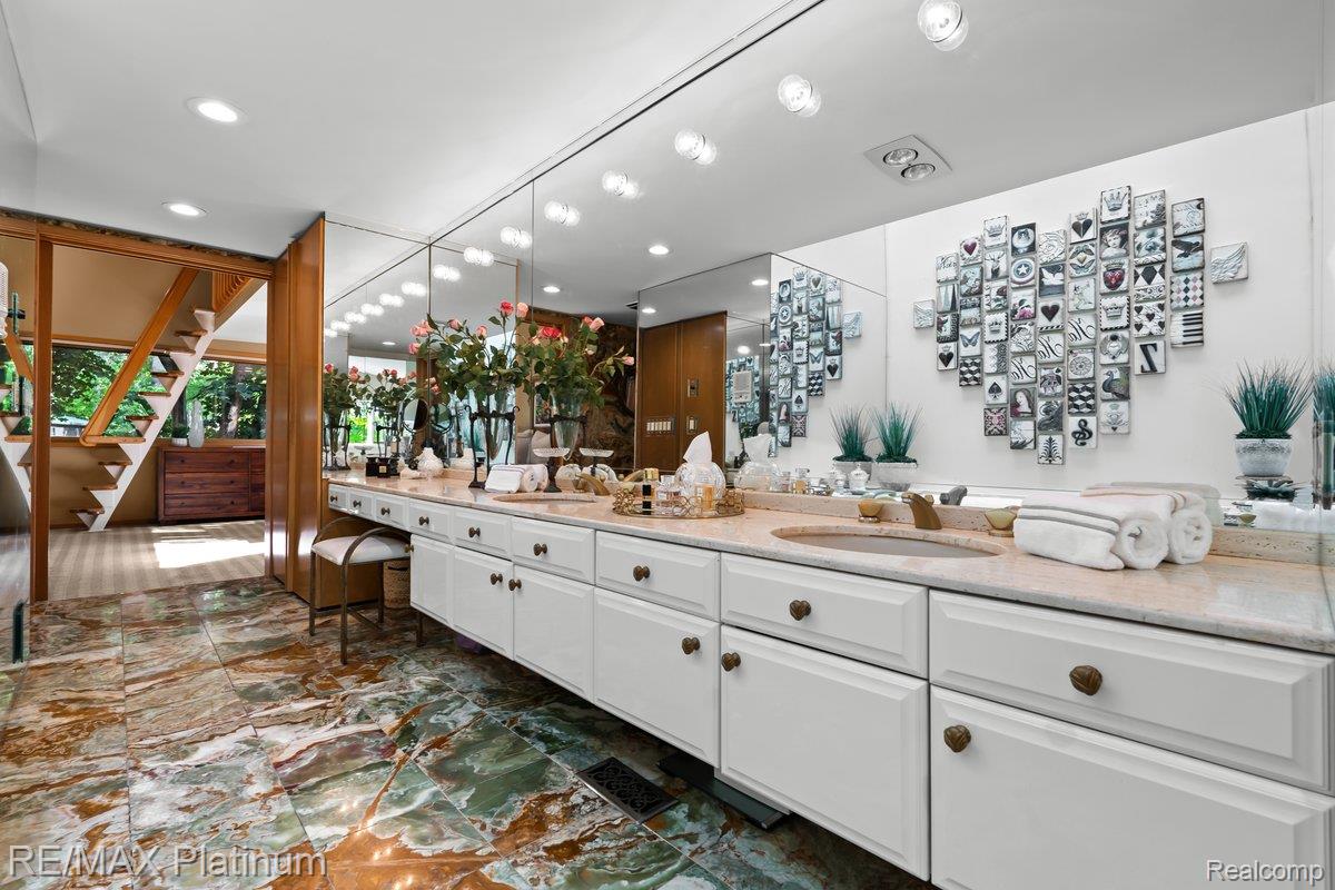 Howell, Michigan, 48843, United States, 4 Bedrooms Bedrooms, ,6 BathroomsBathrooms,Residential,Active,1973360