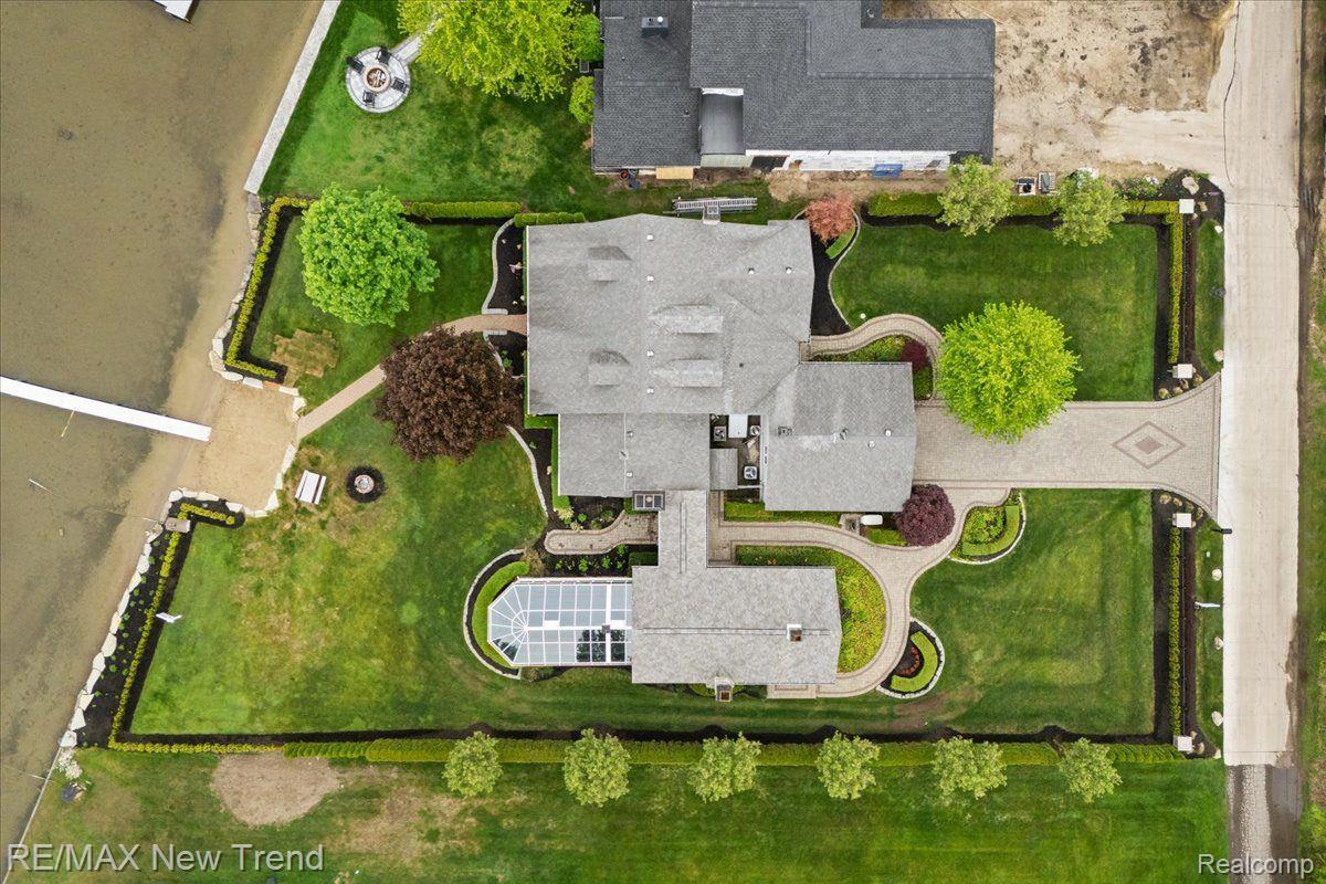 Walledlake, Michigan, 48390, United States, 4 Bedrooms Bedrooms, ,4 BathroomsBathrooms,Residential,Pending,1904161