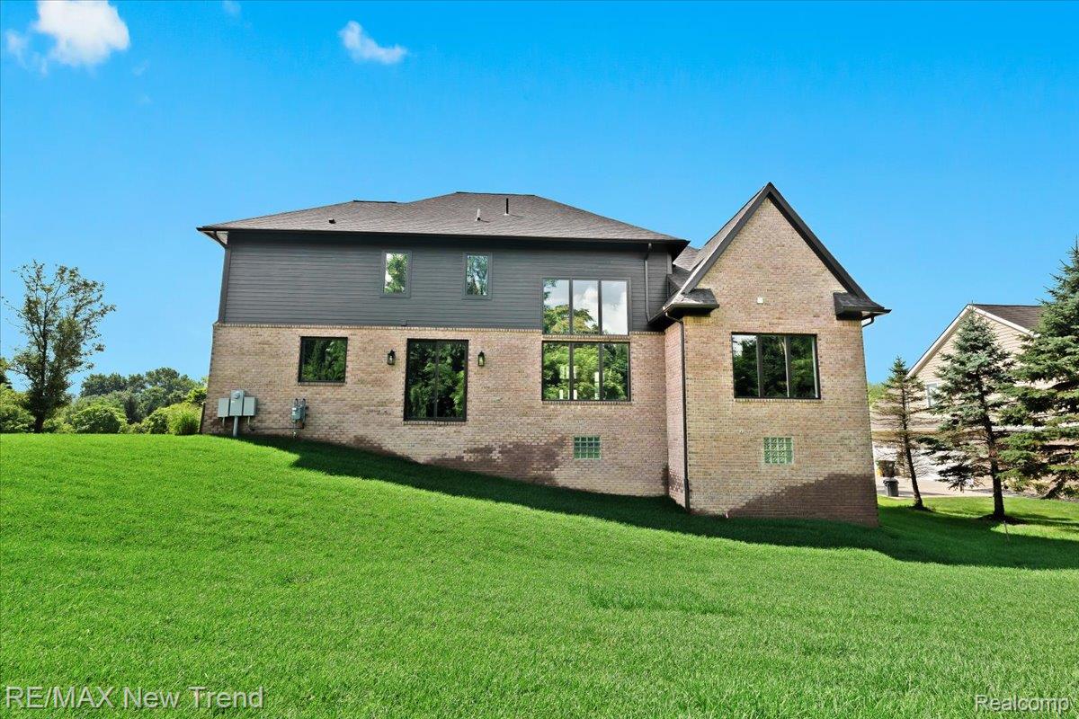 Farmingtonhills, Michigan, 48336, United States, 5 Bedrooms Bedrooms, ,5 BathroomsBathrooms,Residential,Active,1945053