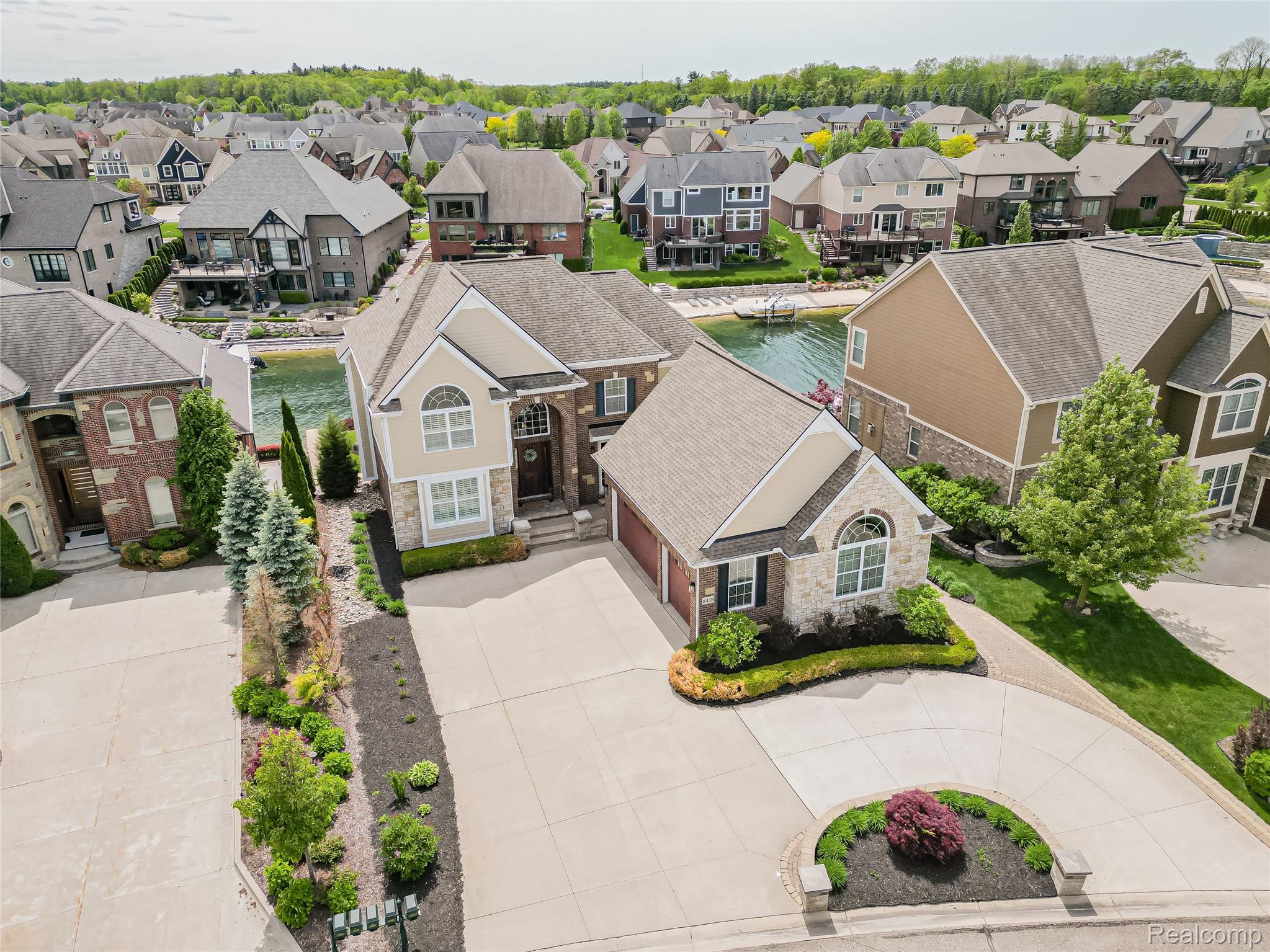 Southlyon, Michigan, 48178, United States, 4 Bedrooms Bedrooms, ,5 BathroomsBathrooms,Residential,Active,2045027