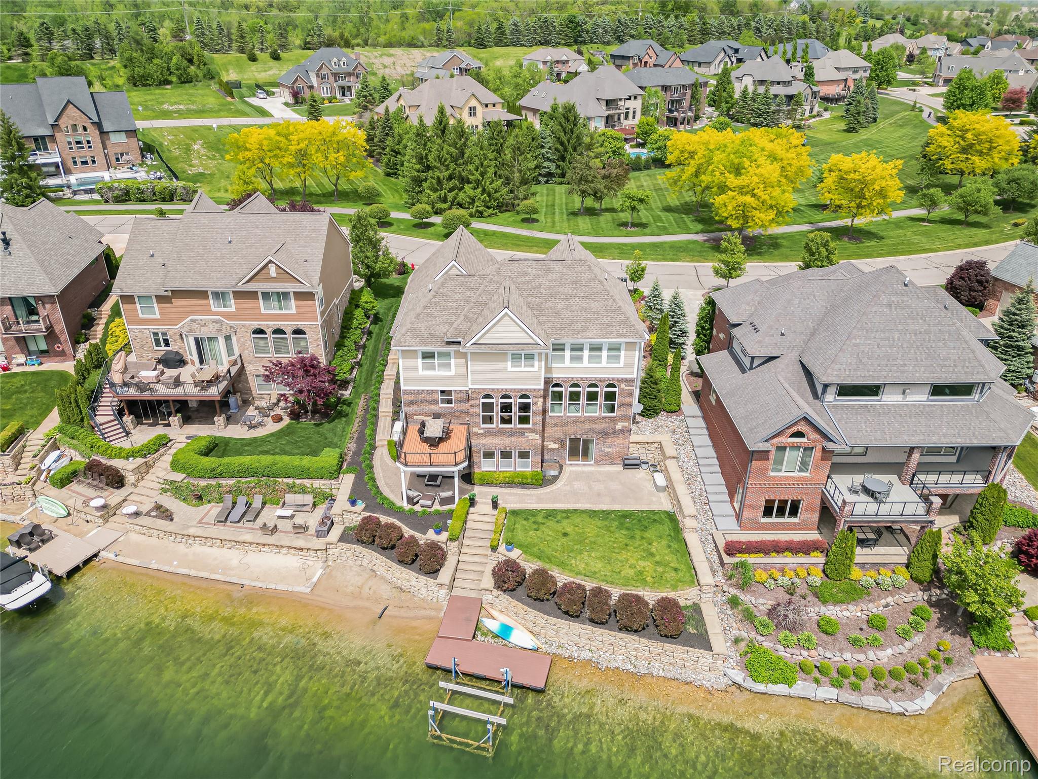 Southlyon, Michigan, 48178, United States, 4 Bedrooms Bedrooms, ,5 BathroomsBathrooms,Residential,Active,2045027
