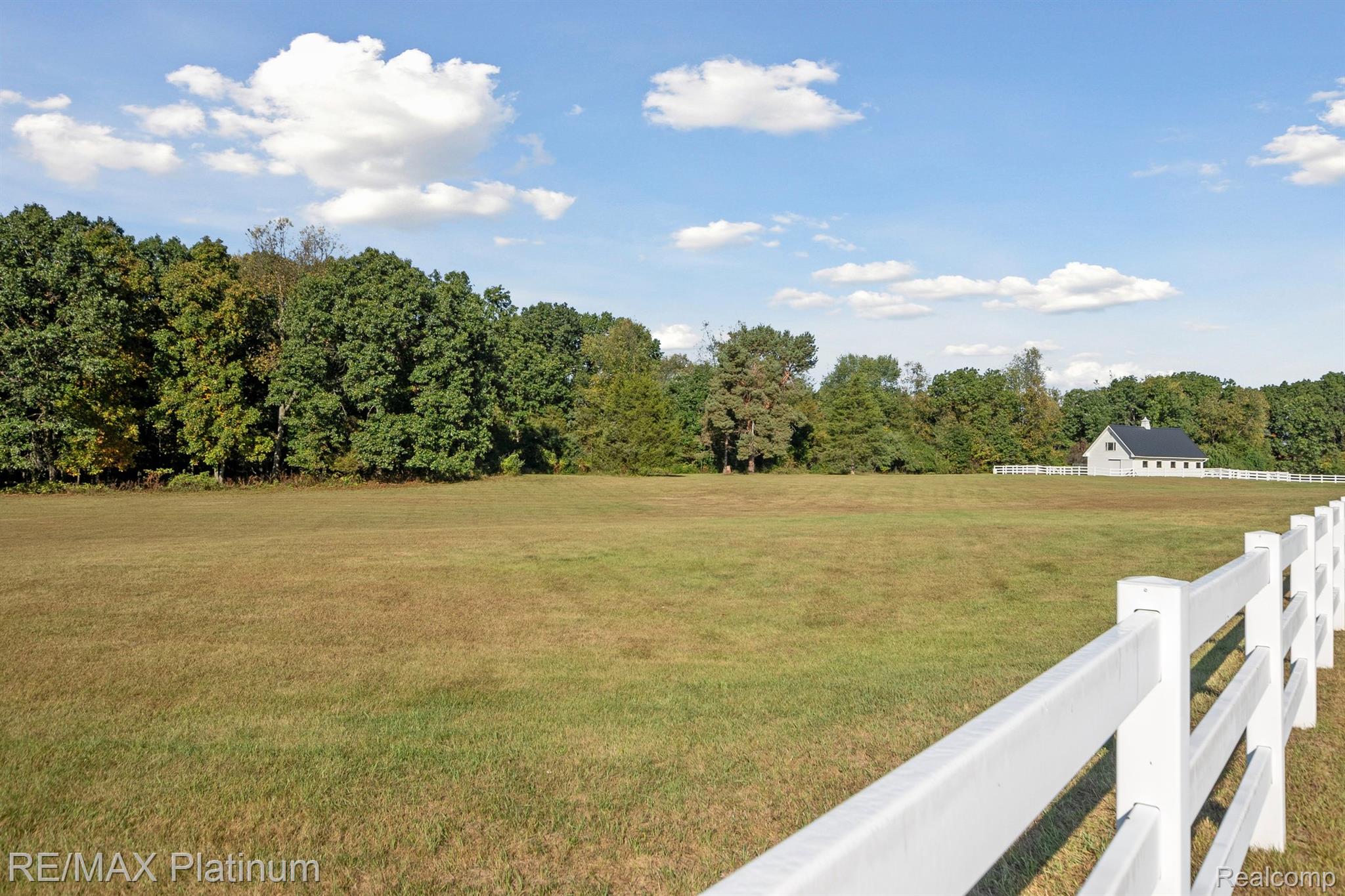 Pinckney, Michigan, 48169, United States, 5 Bedrooms Bedrooms, ,7 BathroomsBathrooms,Residential,Active,2014605