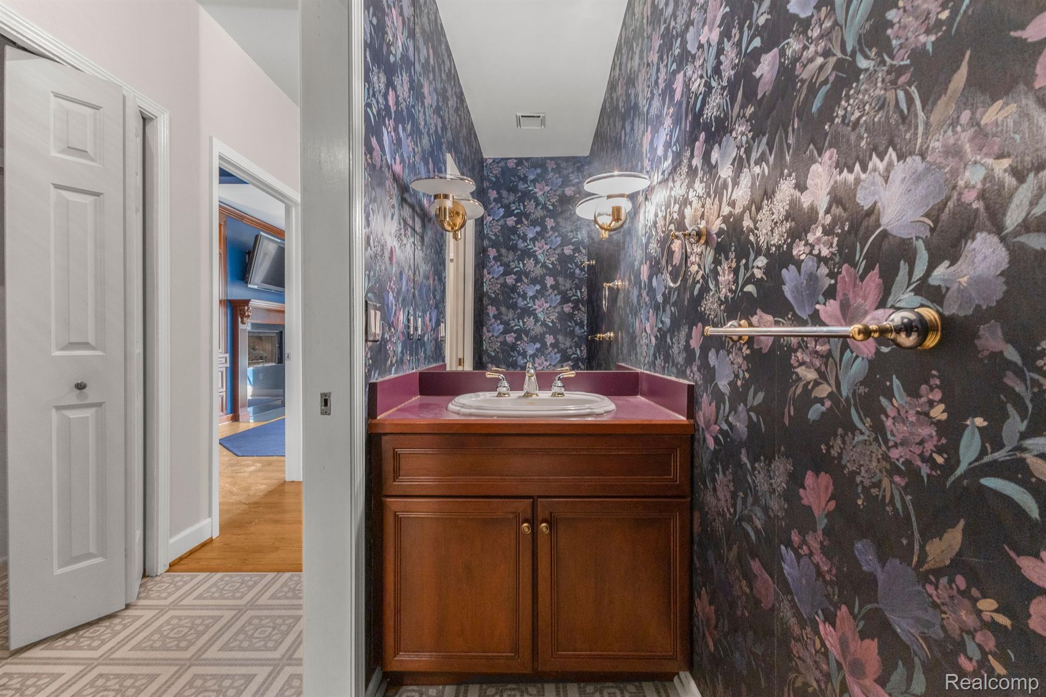 Annarbor, Michigan, 48105, United States, 5 Bedrooms Bedrooms, ,5 BathroomsBathrooms,Residential,Active,1899239