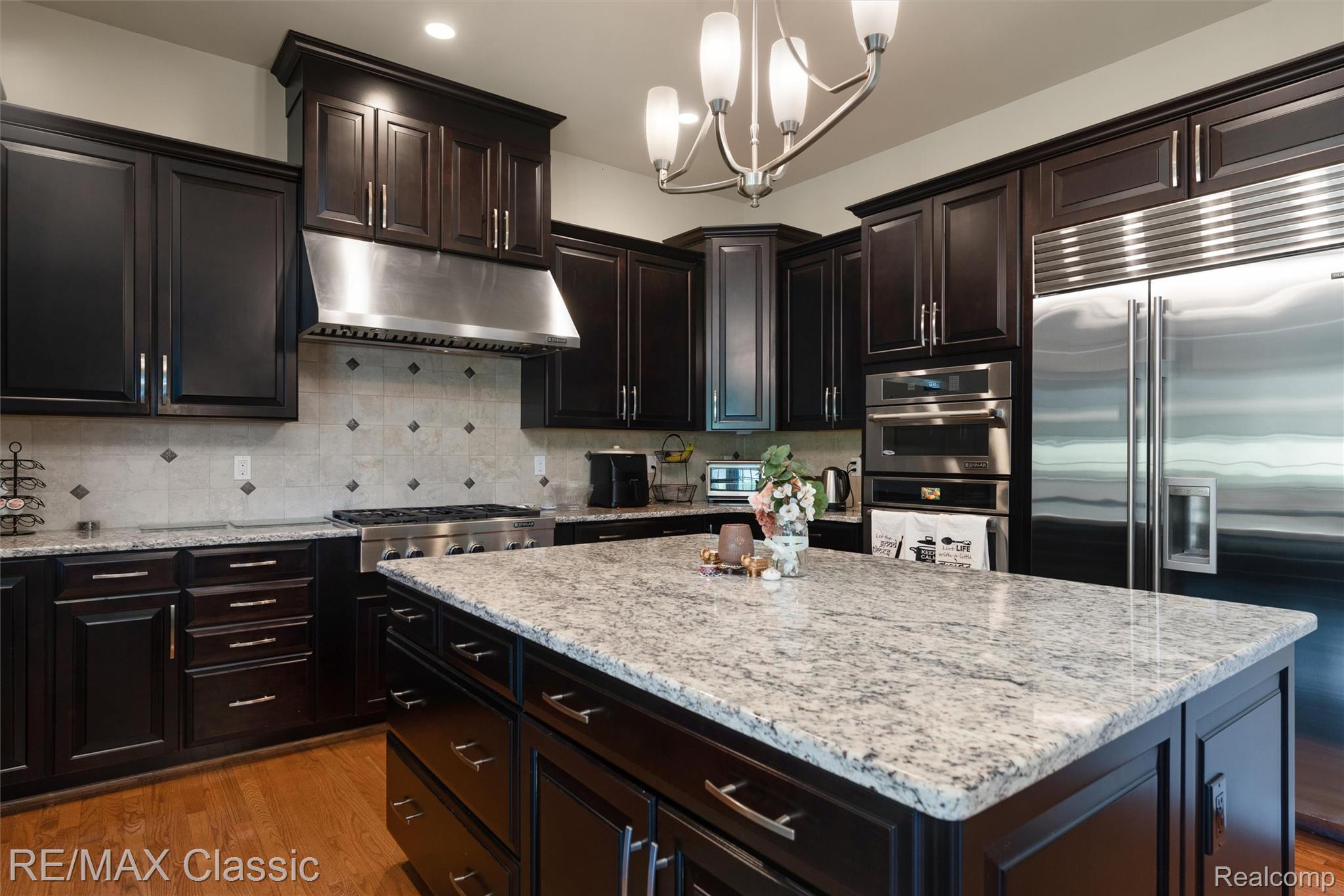 Novi, Michigan, 48374, United States, 5 Bedrooms Bedrooms, ,5 BathroomsBathrooms,Residential,Pending,2052115