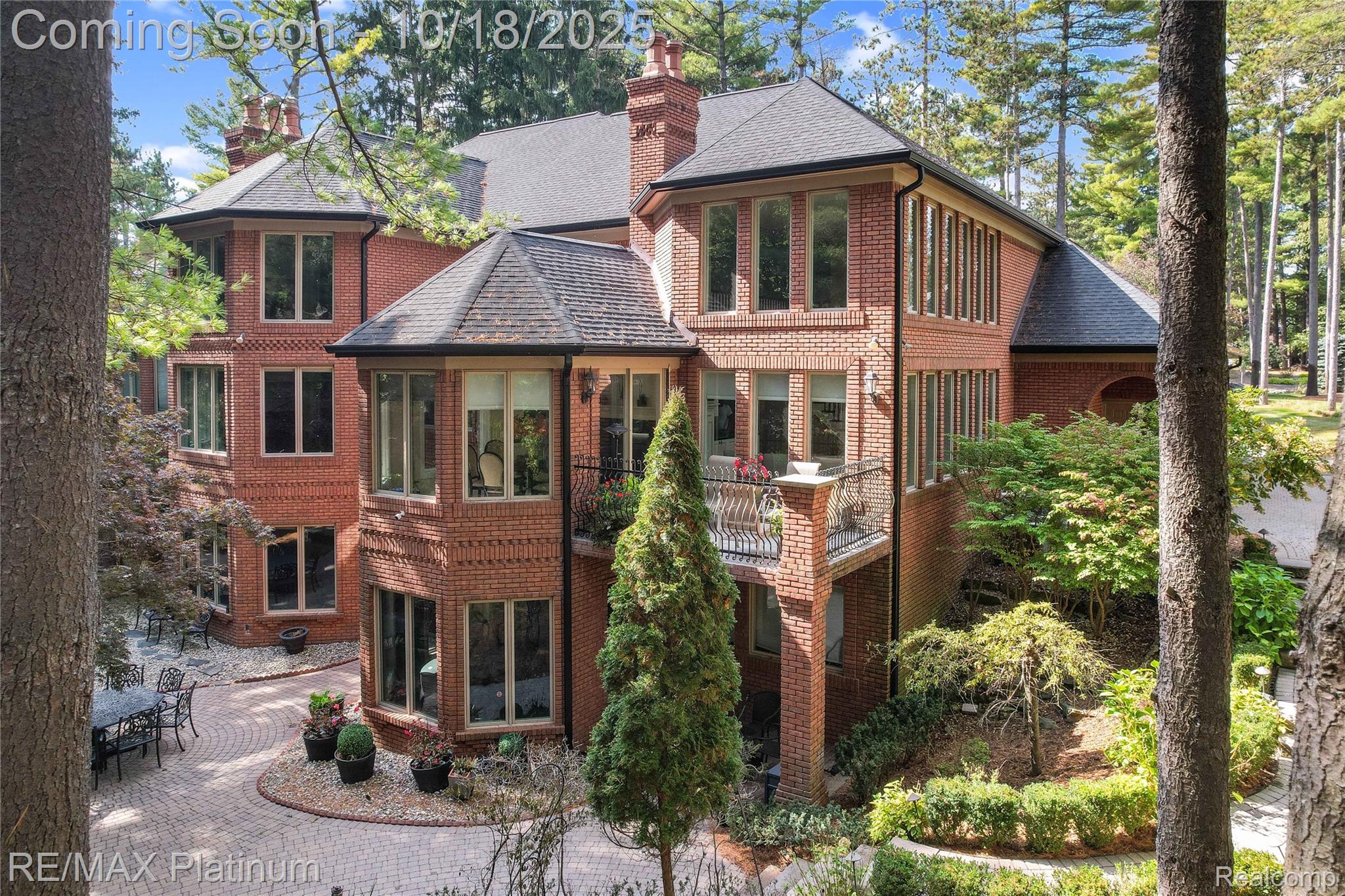 Brighton, Michigan, 48116, United States, 6 Bedrooms Bedrooms, ,7 BathroomsBathrooms,Residential,Active,1965994