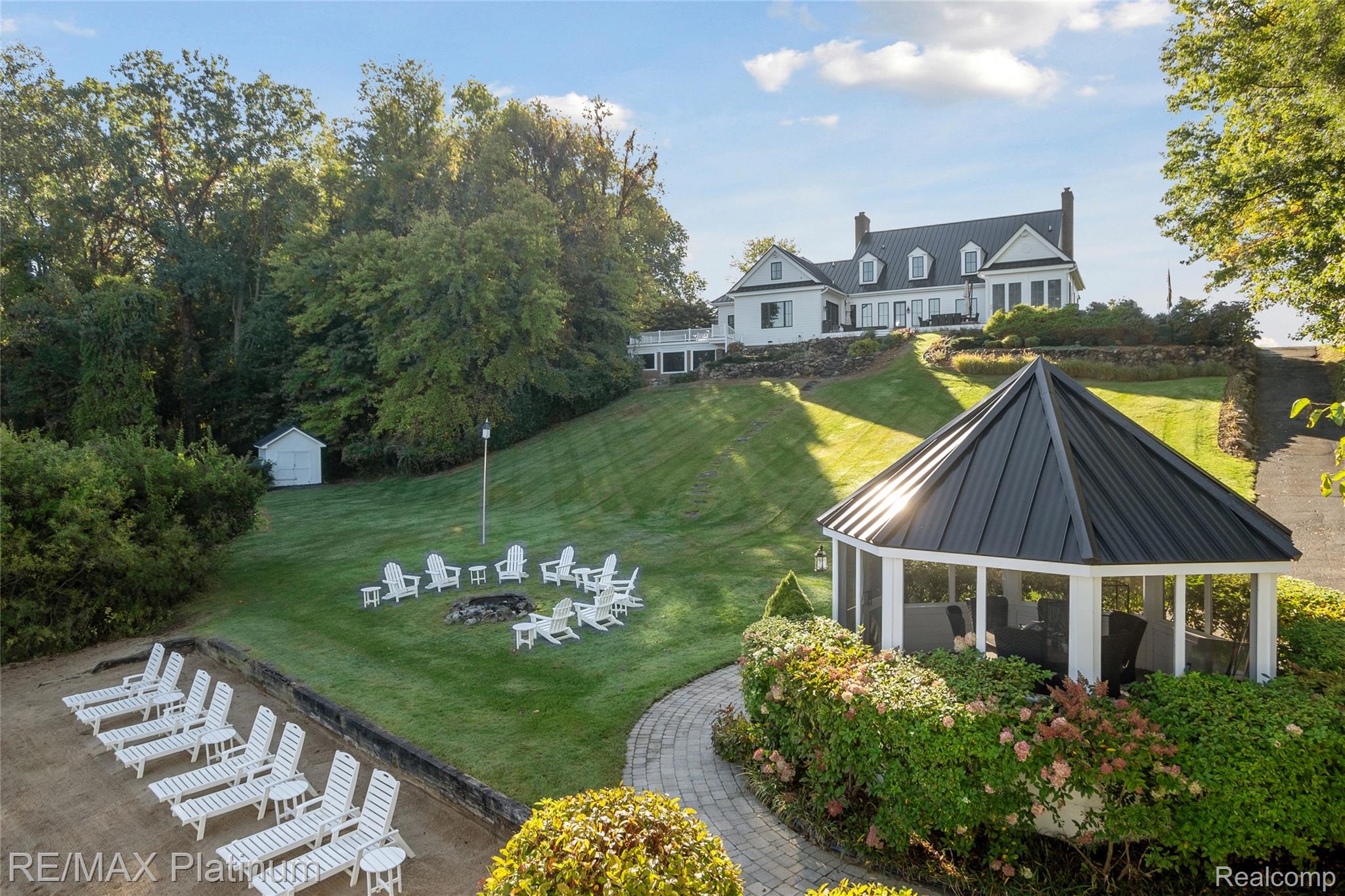 Pinckney, Michigan, 48169, United States, 5 Bedrooms Bedrooms, ,7 BathroomsBathrooms,Residential,Active,2014605