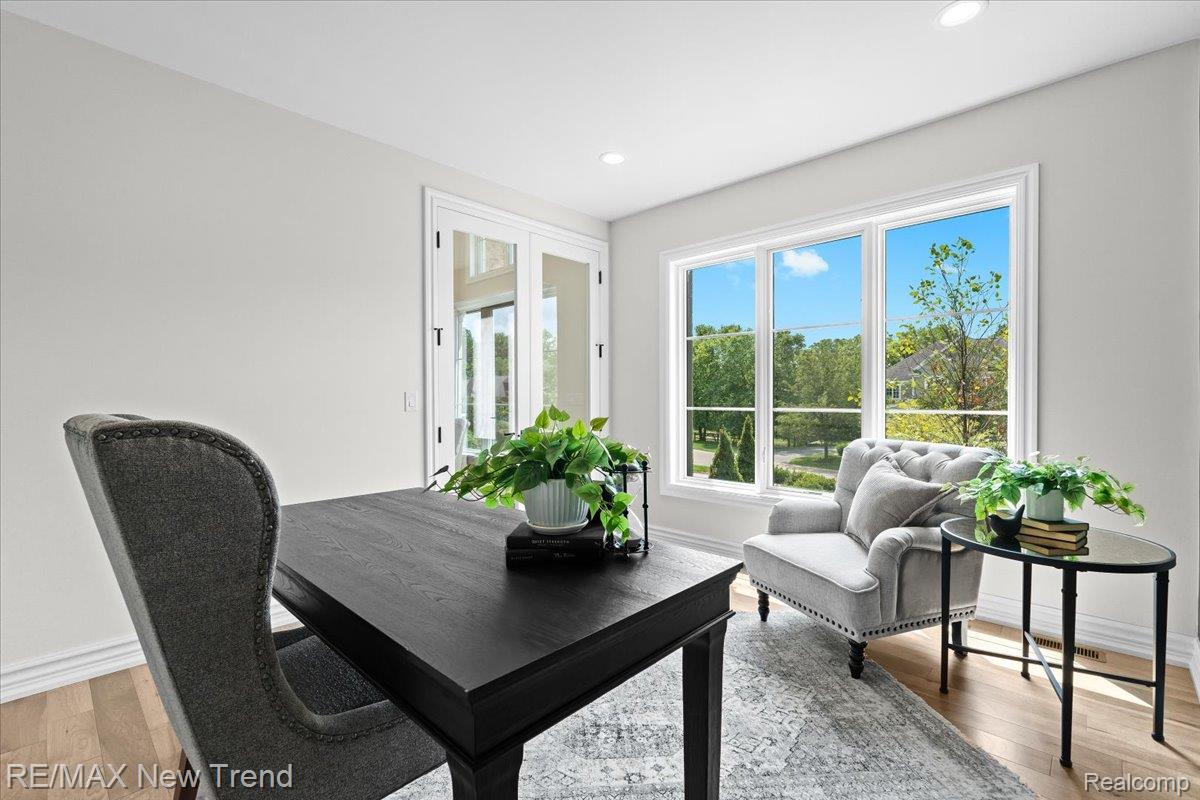 Farmingtonhills, Michigan, 48336, United States, 5 Bedrooms Bedrooms, ,5 BathroomsBathrooms,Residential,Active,1987268