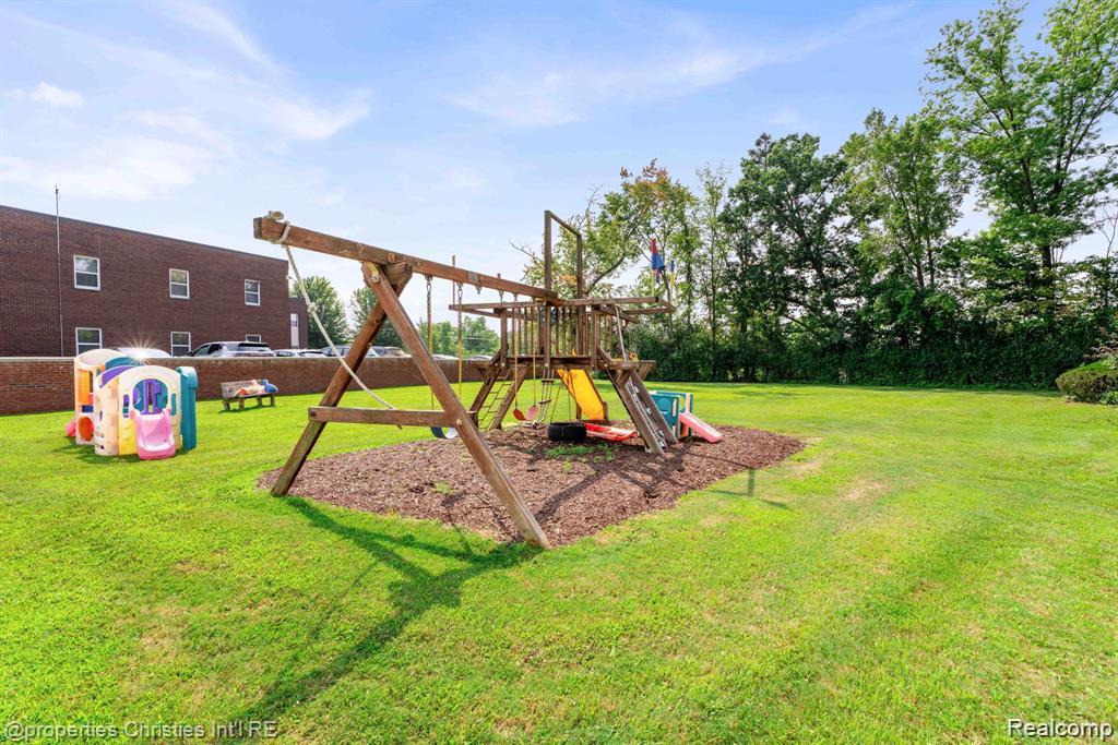 Beverlyhills, Michigan, 48025, United States, 3 Bedrooms Bedrooms, ,3 BathroomsBathrooms,Residential,Active,1997591