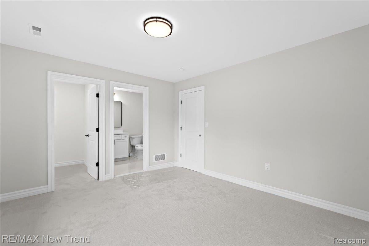 Farmingtonhills, Michigan, 48336, United States, 5 Bedrooms Bedrooms, ,5 BathroomsBathrooms,Residential,Active,1987268