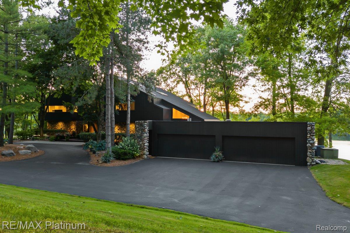 Howell, Michigan, 48843, United States, 4 Bedrooms Bedrooms, ,6 BathroomsBathrooms,Residential,Active,1973360