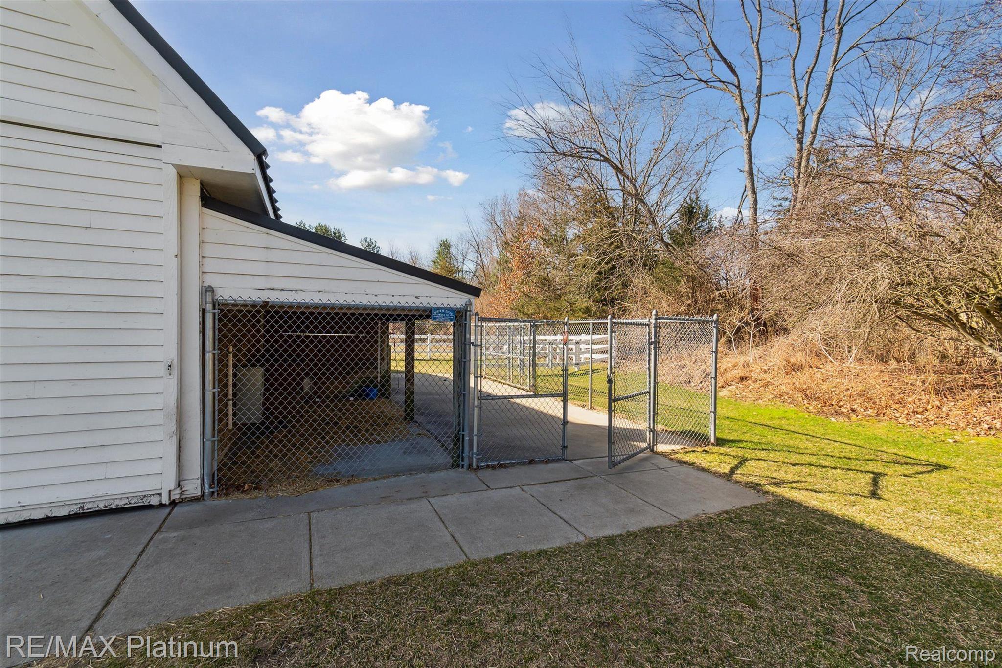 Pinckney, Michigan, 48169, United States, 5 Bedrooms Bedrooms, ,7 BathroomsBathrooms,Residential,Active,1756437
