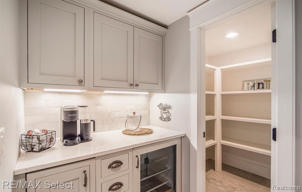 Fenton, Michigan, 48430, United States, 4 Bedrooms Bedrooms, ,4 BathroomsBathrooms,Residential,Active,2015817