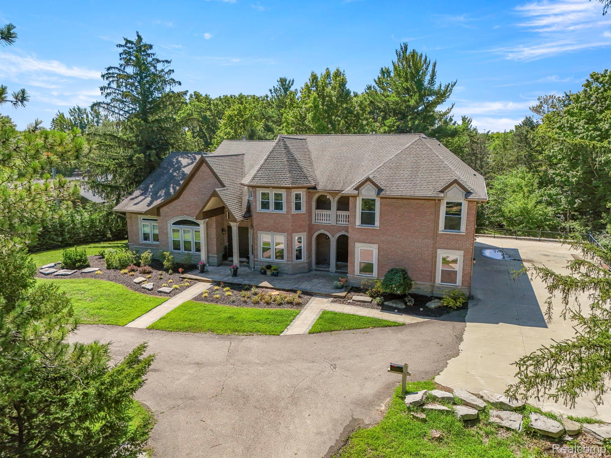 Northville, Michigan, 48167, United States, 5 Bedrooms Bedrooms, ,6 BathroomsBathrooms,Residential,Active,1905093