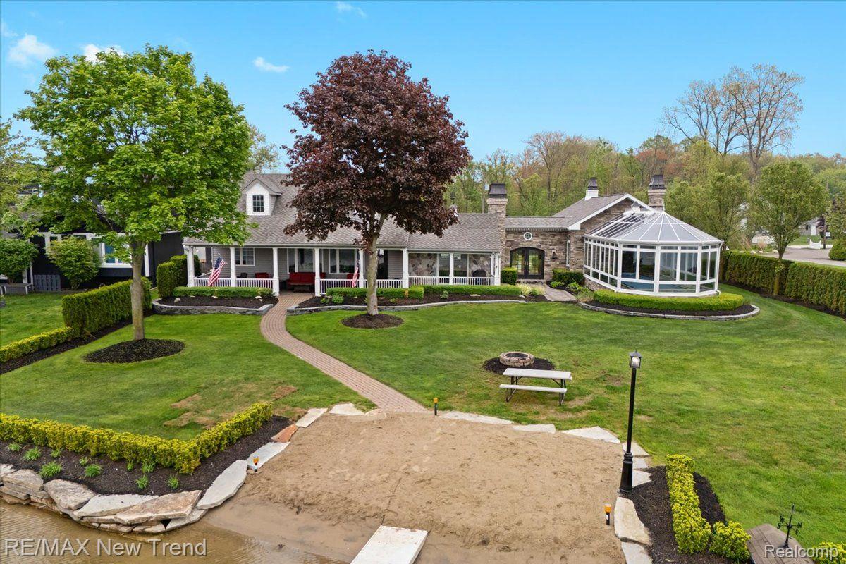 Walledlake, Michigan, 48390, United States, 4 Bedrooms Bedrooms, ,4 BathroomsBathrooms,Residential,Pending,1904161