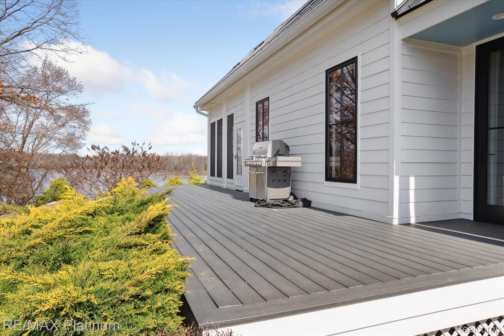 Pinckney, Michigan, 48169, United States, 5 Bedrooms Bedrooms, ,7 BathroomsBathrooms,Residential,Active,1756437