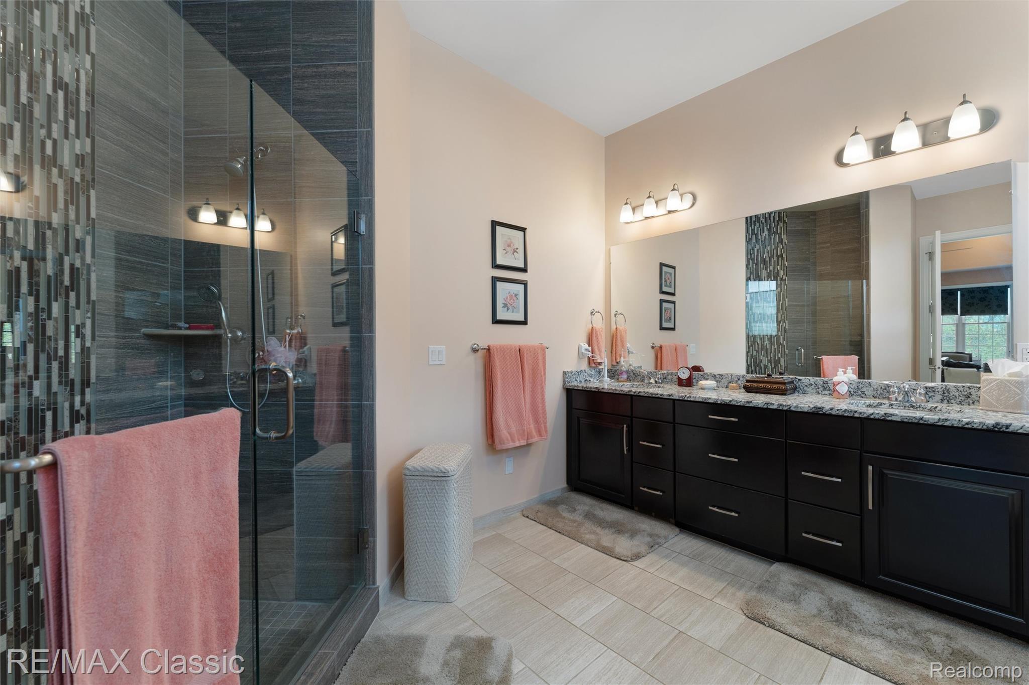 Novi, Michigan, 48374, United States, 5 Bedrooms Bedrooms, ,5 BathroomsBathrooms,Residential,Pending,2052115