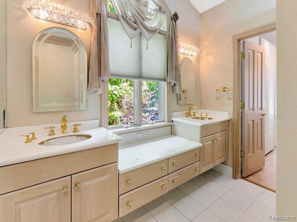 Northville, Michigan, 48167, United States, 6 Bedrooms Bedrooms, ,6 BathroomsBathrooms,Residential,Active,1850675