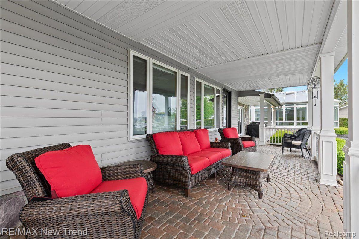 Walledlake, Michigan, 48390, United States, 4 Bedrooms Bedrooms, ,4 BathroomsBathrooms,Residential,Pending,1904161