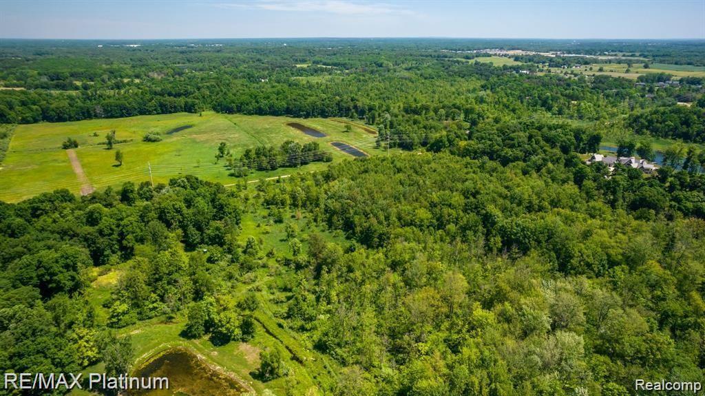 Howell, Michigan, 48843, United States, 5 Bedrooms Bedrooms, ,6 BathroomsBathrooms,Residential,Active,1714075