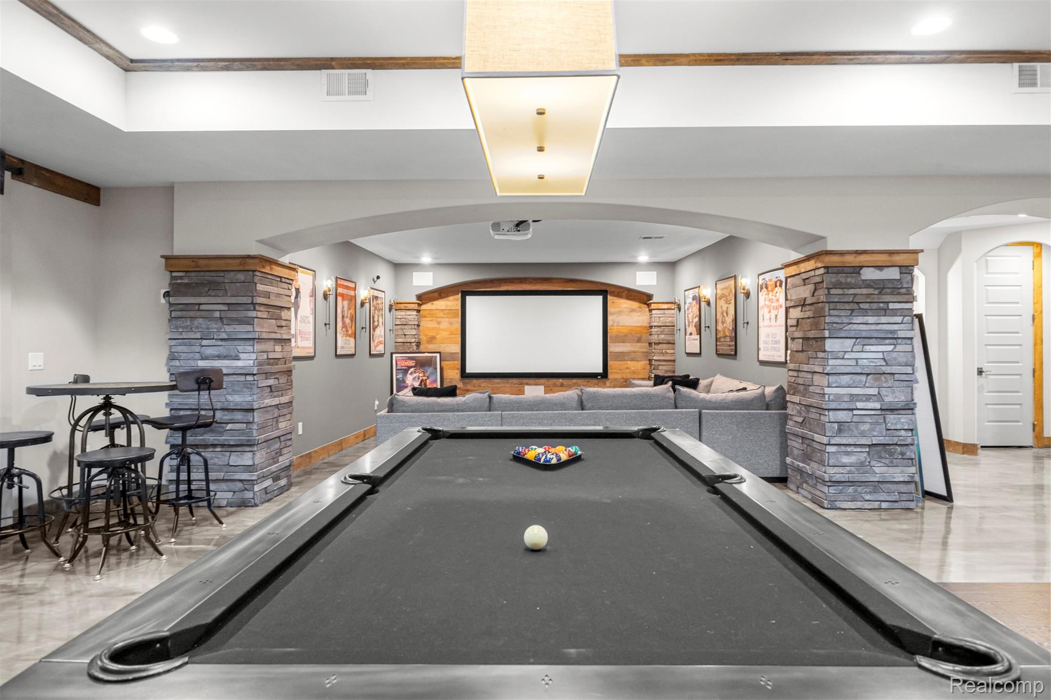 Northville, Michigan, 48168, United States, 5 Bedrooms Bedrooms, ,7 BathroomsBathrooms,Residential,Active,1960117