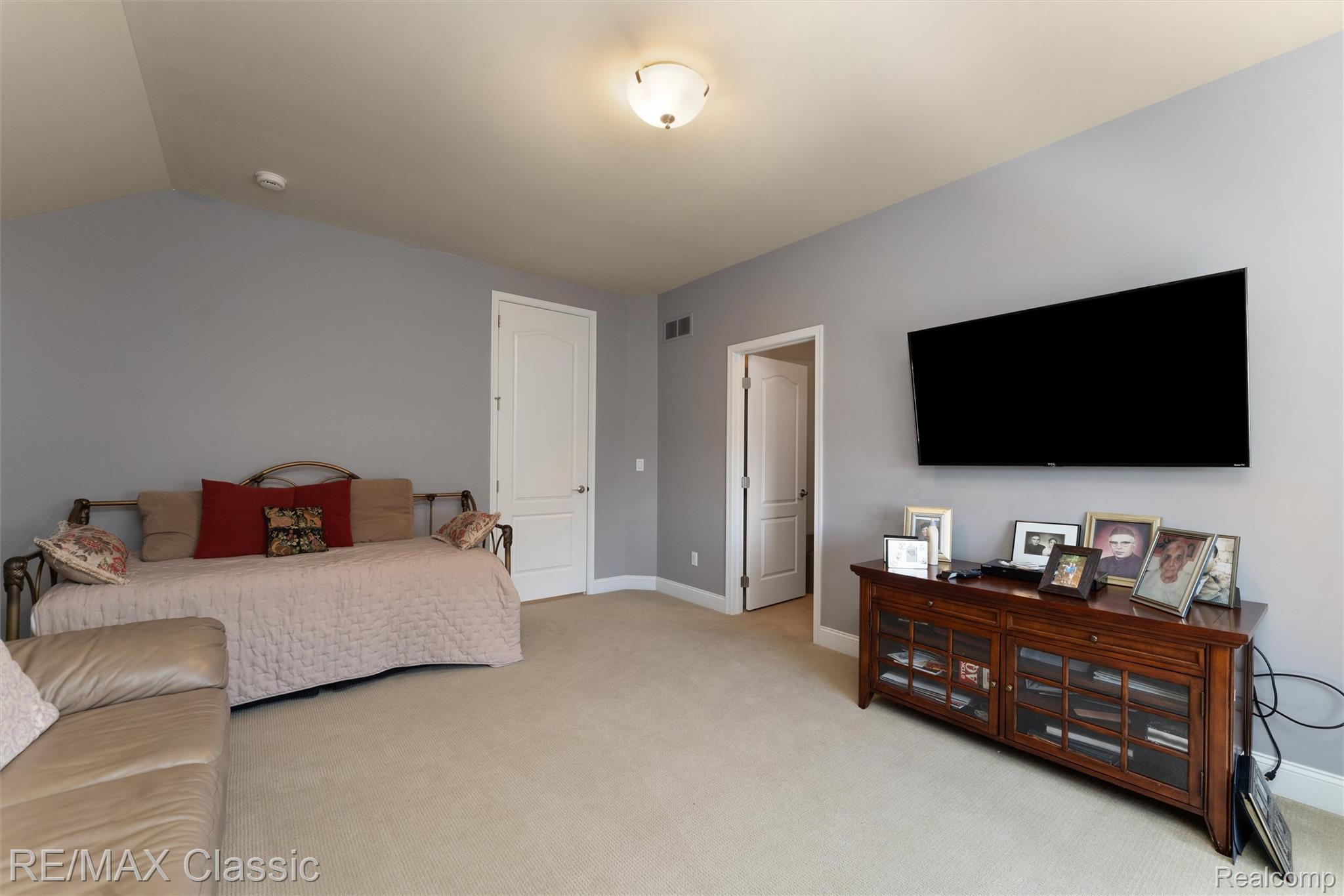 Novi, Michigan, 48374, United States, 5 Bedrooms Bedrooms, ,5 BathroomsBathrooms,Residential,Pending,2052115