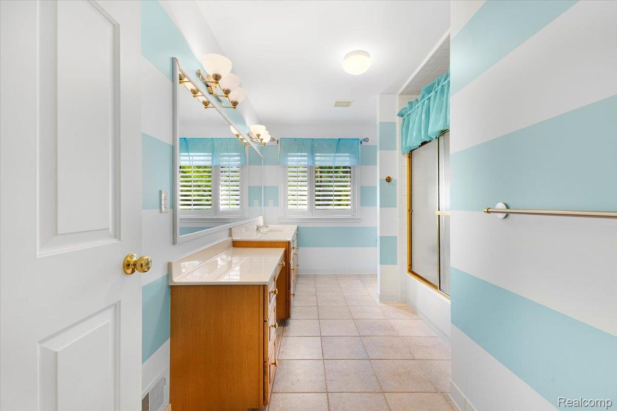 Rochester, Michigan, 48306, United States, 5 Bedrooms Bedrooms, ,6 BathroomsBathrooms,Residential,Active,2017103