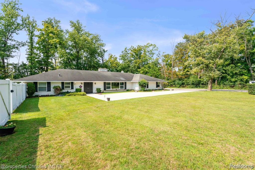 Beverlyhills, Michigan, 48025, United States, 3 Bedrooms Bedrooms, ,3 BathroomsBathrooms,Residential,Active,1997591