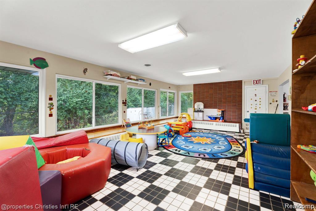 Beverlyhills, Michigan, 48025, United States, 3 Bedrooms Bedrooms, ,3 BathroomsBathrooms,Residential,Active,1997591