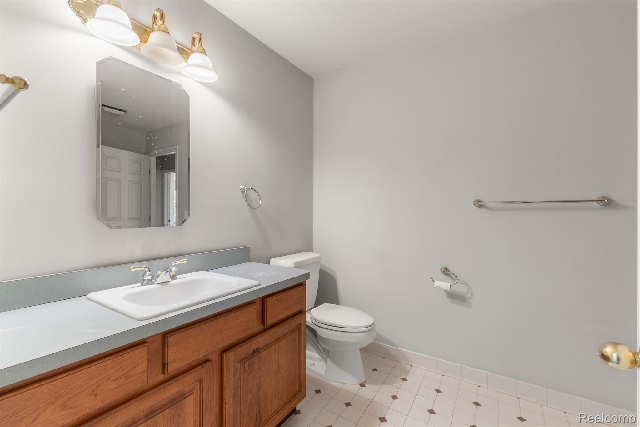 Annarbor, Michigan, 48105, United States, 5 Bedrooms Bedrooms, ,5 BathroomsBathrooms,Residential,Active,1899239