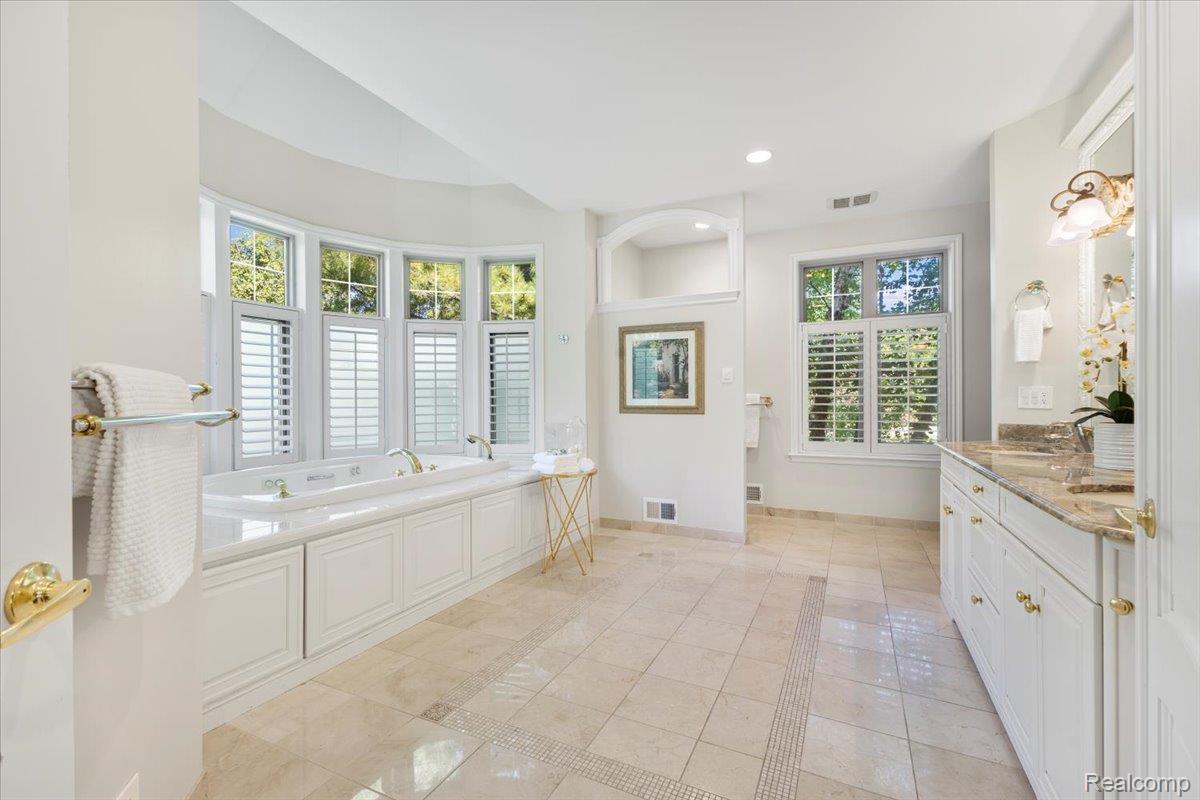 Rochester, Michigan, 48306, United States, 5 Bedrooms Bedrooms, ,6 BathroomsBathrooms,Residential,Active,2017103