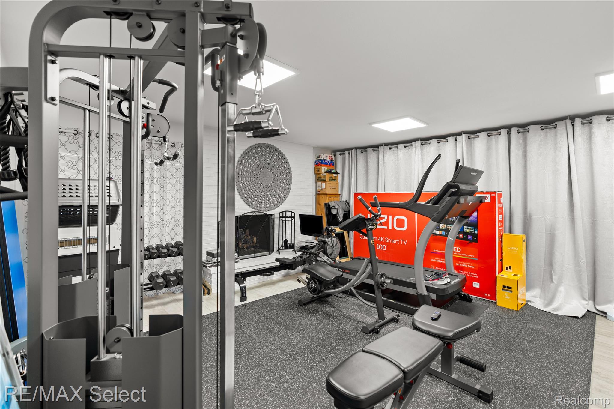 Fenton, Michigan, 48430, United States, 4 Bedrooms Bedrooms, ,5 BathroomsBathrooms,Residential,Active,2016693