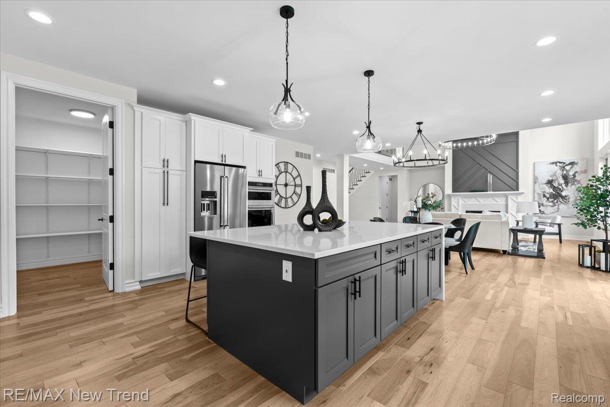 Farmingtonhills, Michigan, 48336, United States, 5 Bedrooms Bedrooms, ,5 BathroomsBathrooms,Residential,Active,1985604