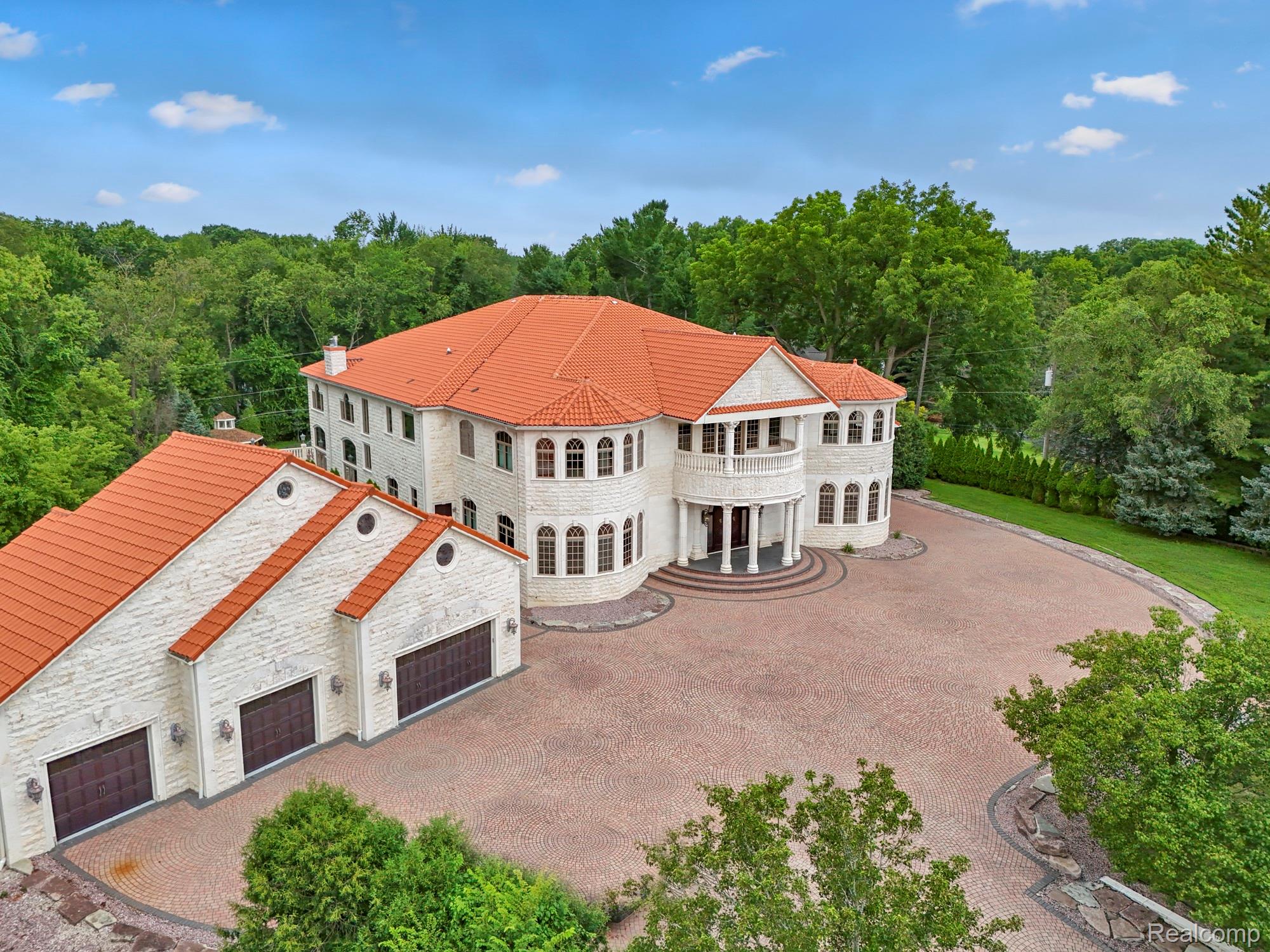 Northville, Michigan, 48168, United States, 9 Bedrooms Bedrooms, ,14 BathroomsBathrooms,Residential,Active,1904136