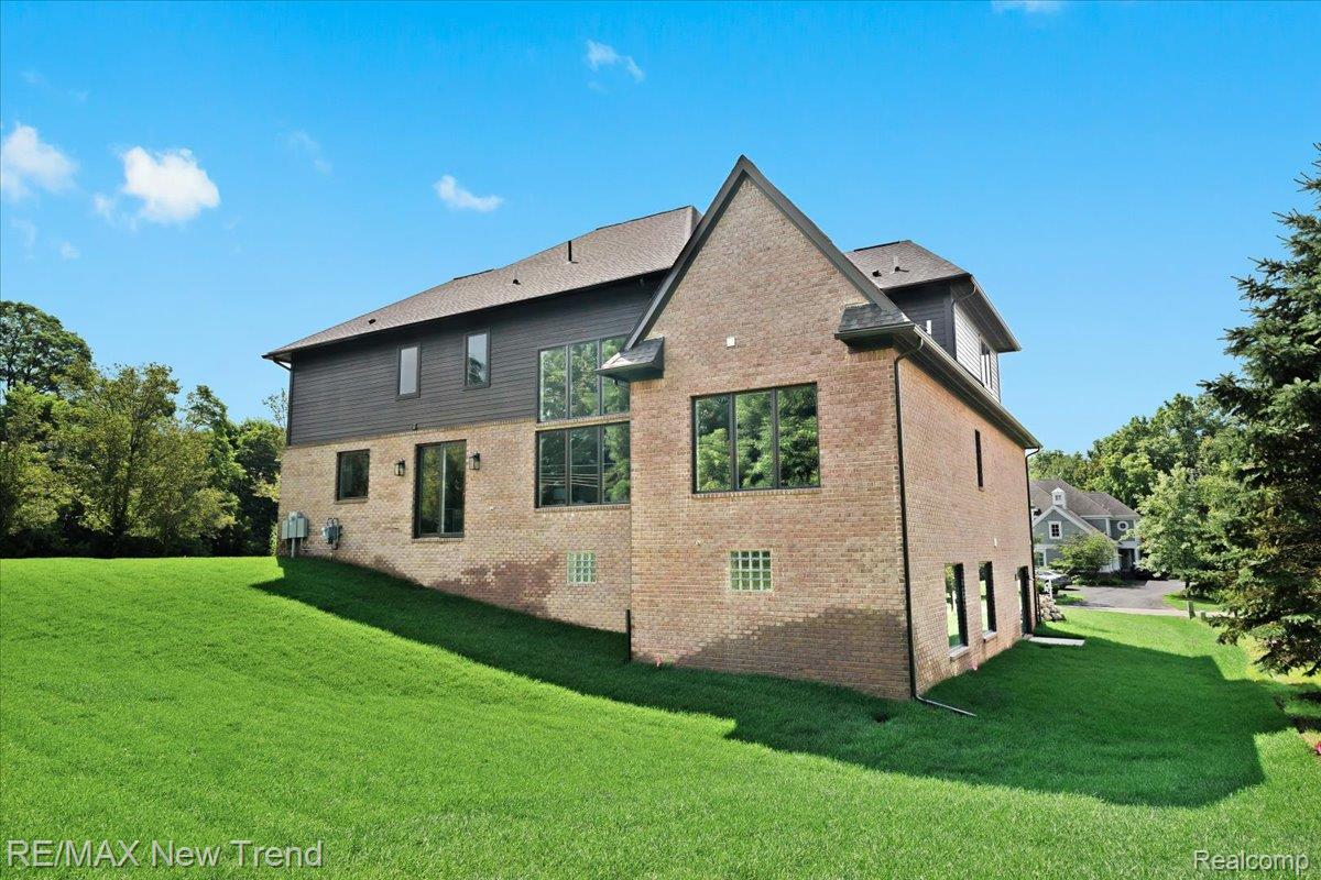 Farmingtonhills, Michigan, 48336, United States, 5 Bedrooms Bedrooms, ,5 BathroomsBathrooms,Residential,Active,2007982