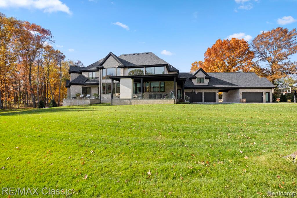 Milford, Michigan, 48381, United States, 4 Bedrooms Bedrooms, ,4 BathroomsBathrooms,Residential,Active,1893262