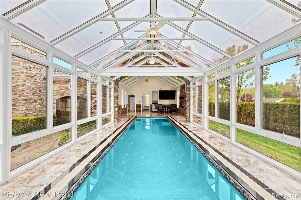 Walledlake, Michigan, 48390, United States, 4 Bedrooms Bedrooms, ,4 BathroomsBathrooms,Residential,Pending,1904161