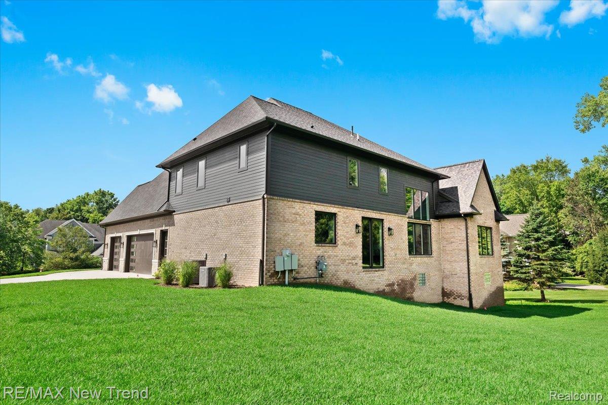 Farmingtonhills, Michigan, 48336, United States, 5 Bedrooms Bedrooms, ,5 BathroomsBathrooms,Residential,Active,1945053