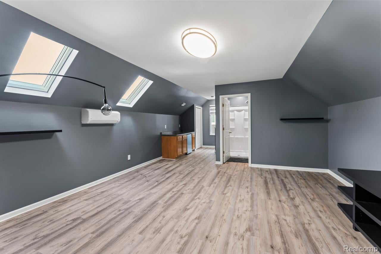 Linden, Michigan, 48451, United States, 5 Bedrooms Bedrooms, ,6 BathroomsBathrooms,Residential,Active,1959969