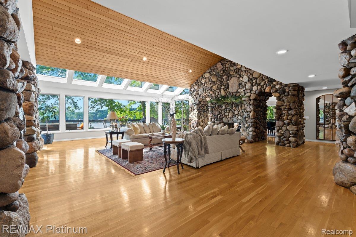 Howell, Michigan, 48843, United States, 4 Bedrooms Bedrooms, ,6 BathroomsBathrooms,Residential,Active,1973360