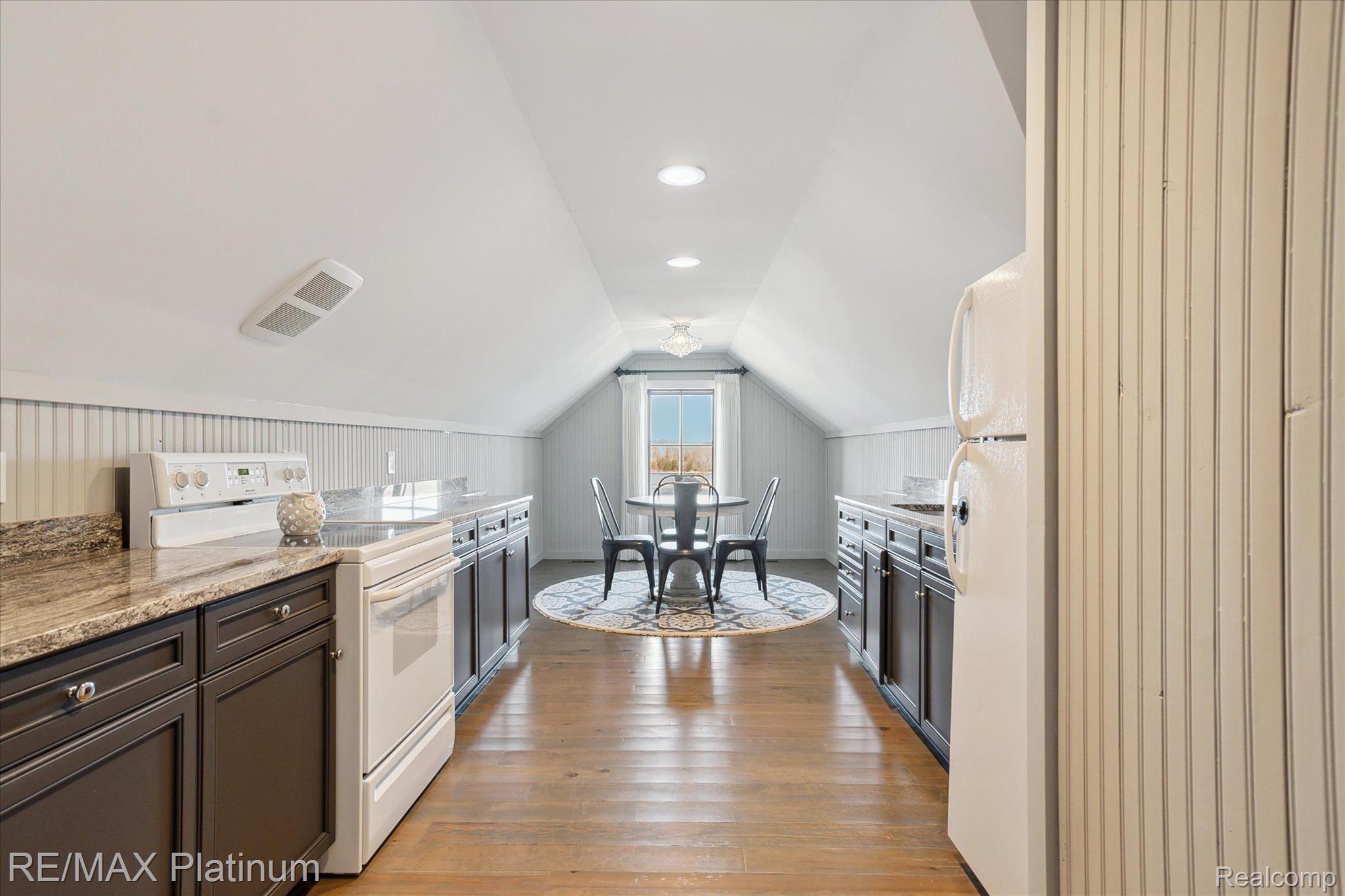 Pinckney, Michigan, 48169, United States, 5 Bedrooms Bedrooms, ,7 BathroomsBathrooms,Residential,Active,1756437